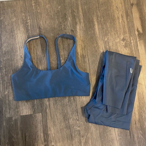 Vuori Evolve Legging in Pool Blue - Picture 2 of 5